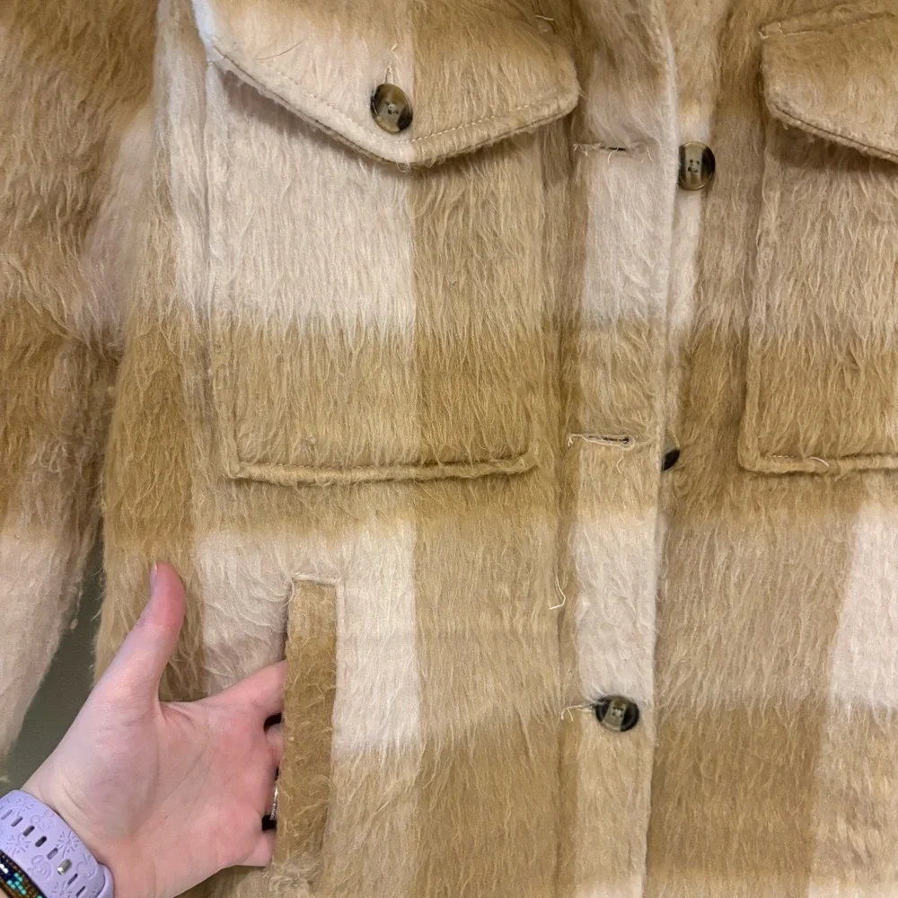 American Eagle Outfitters Cream and Tan Fleece Jacket - Picture 6 of 7